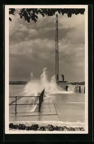 AK Bregenz, Uferpartie am Bodensee, Brandung