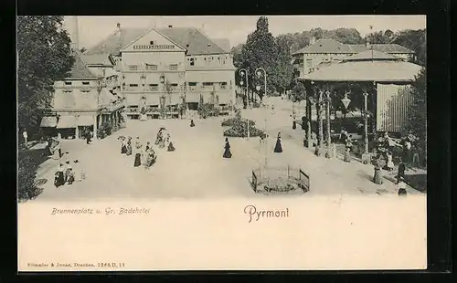 AK Pyrmont, Brunnenplatz und Grosses Badehotel