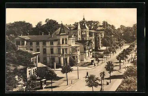 AK Zinnowitz, Strasse zum Strand mit Ferienheim