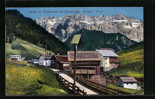 AK Wolkenstein-Gröden, Ortspartie mit Sallagruppe u. Flurkreuz