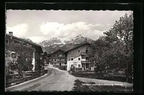 AK Schlitters i. Zillertal, Ortsansicht gegen Sonnwendjoch