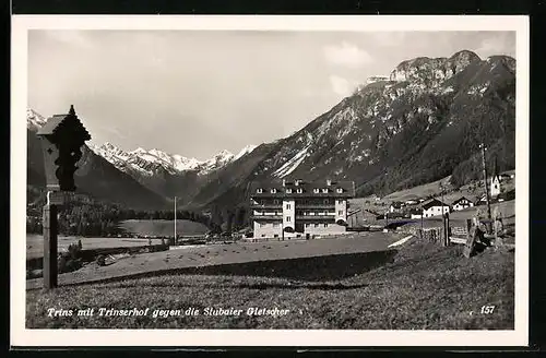 AK Trins, Ortsansicht mit Trinserhof gegen die Stubaier Gletscher