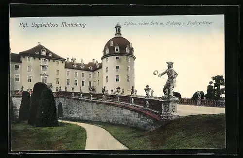 AK Moritzburg, Königliches Jagdschloss Moritzburg, Schloss rechte Seite mit Aufgang und Fanfarenbläser