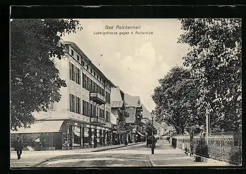 AK Bad Reichenhall, Ludwigstrasse mit Geschäften gegen die Reiteralpe