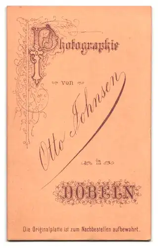 Fotografie Otto Johnsen, Döbeln, Portrait betagte schöne Frau mit Rüschenkopfschmuck