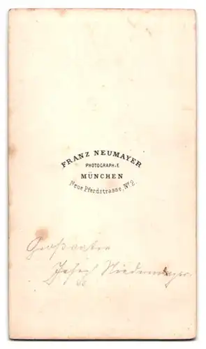 Fotografie F. Neumayer, München, Neue Pferdstr. 2, Portrait stattlicher Mann mit Vollbart im Anzug