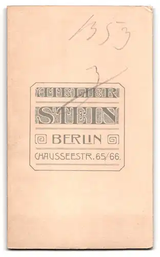 Fotografie Wilhelm Stein, Berlin, Chaussee Str. 65 /66, Portrait zwei schöne Mädchen & Bube in eleganter Kleidung