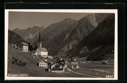 AK Sölden, Ortsansicht mit Landstrasse und Bergen