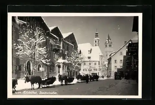 AK Kitzbühel, Stadtstrasse mit Pferdeschlitten im Winter