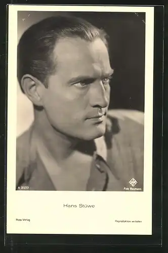 AK Schauspieler Hans Stüwe im Hend posierend