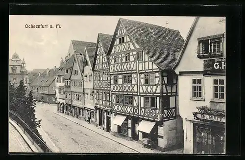 AK Ochsenfurt /Main, Strassenpartie mit Fachwerkhäusern und Geschäften