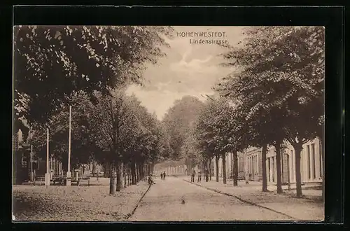 AK Hohenwestedt, Passanten in der Lindenstrasse