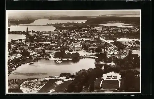 AK Schwerin i. M., Fliegeraufnahme der Stadt