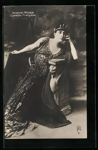 AK Schauspielerin Segond Weber in einem Kleid