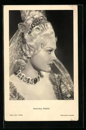 AK Schauspielerin Marika Rökk festlich gekleidet mit Schmuck