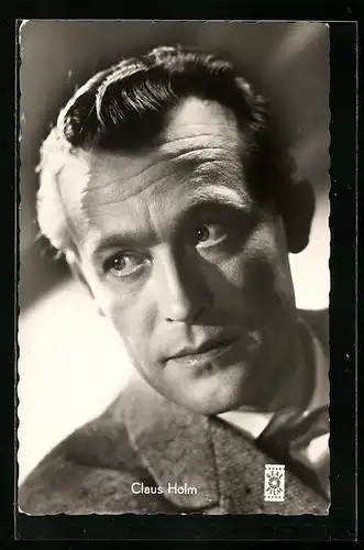 AK Schauspieler Claus Holm schaut angespannt zur Seite
