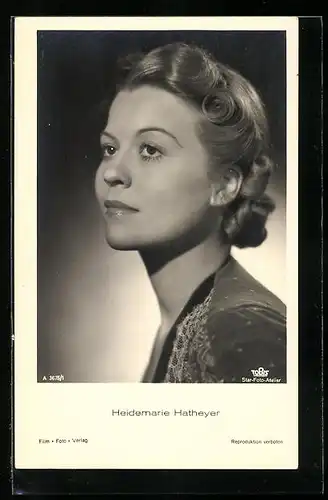 AK Schauspielerin Heidemarie Hatheyer mit einem sanften Lächeln
