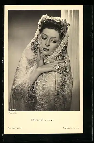 AK Schauspielerin Rosita Serrano blickt bedeckt auf den Boden