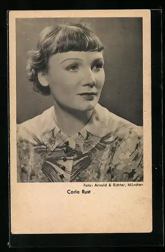 AK Schauspielerin Carla Rust schaut zur Seite
