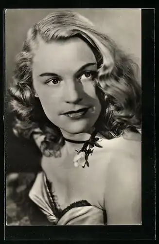 AK Schauspielerin Catja Görna schulterfrei