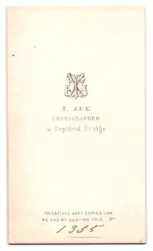 Fotografie T. Jee, London, 4, Deptford Bridge, Hübscher Knabe in modischer Kleidung