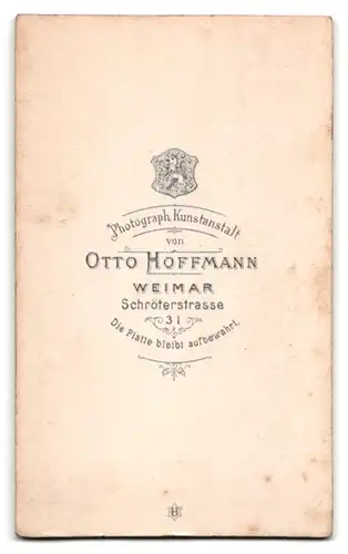 Fotografie Otto Hoffmann, Weimar, Schröterstrasse 31, Junge Dame im weissen Kleid
