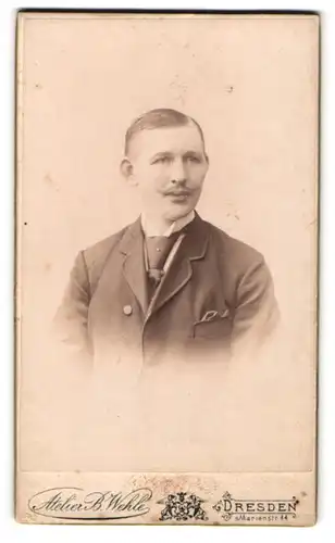Fotografie Atelier B. Wehle, Dresden, Marienstr. 44, Junger bürgerlicher Mann mit Schnurrbart