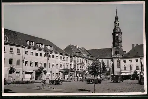Fotografie Brück & Sohn Meissen, Ansicht Grossenhain i. Sa., Markt mit Marienkirche, Geschäften Al. Thiel, Drogerie, HO