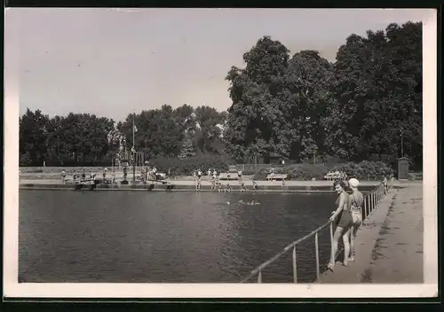 Fotografie Brück & Sohn Meissen, Ansicht Grossenhain, Partie im Stadtbad mit Sprungturm