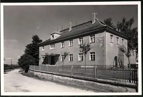 Fotografie Brück & Sohn Meissen, Ansicht Rothschönberg, Strassenpartie an der Grundschule