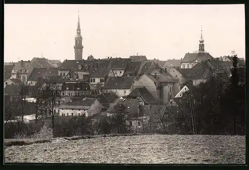 Fotografie Brück & Sohn Meissen, Ansicht Radeberg i. Sa., Blick auf die Stadt mit Wohnhäusern