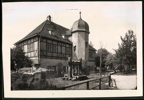 Fotografie Brück & Sohn Meissen, Ansicht Radebeul, Partie am Schloss Hoflössnitz mit alter Weinpresse