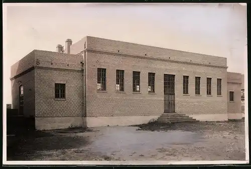 Fotografie Brück & Sohn Meissen, Ansicht Nünchritz, Blick auf die Turnhalle