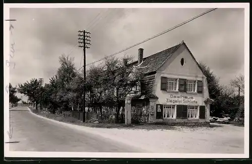 Fotografie Brück & Sohn Meissen, Ansicht Schletta, Partie am Gasthaus Ziegelei Schletta mit Briefkasten