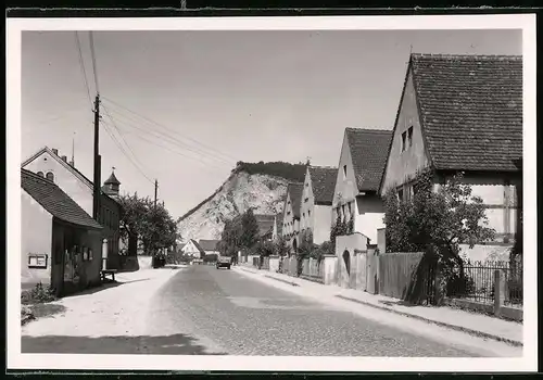 Fotografie Brück & Sohn Meissen, Ansicht Sörnewitz b. Meissen, Strassenpartie im Ort mit Wohnhäusern