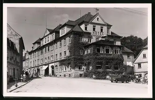 Fotografie Brück & Sohn Meissen, Ansicht Schirgiswalde, Strassenpartie am Hotel Erbgericht