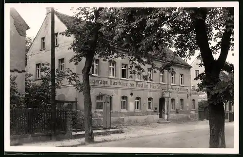 Fotografie Brück & Sohn Meissen, Ansicht Schmannewitz, Strassenpartie am Gasthof zur Post