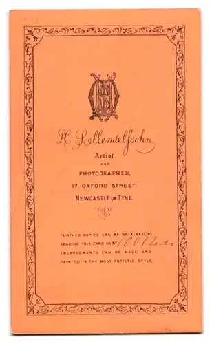 Fotografie H.S. Mendelssohn, Newcastle on Tyne, Oxford Street 17, Junge Frau mit Ohrring und Halskette