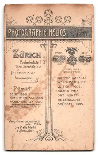 Fotografie Helios, Zürich, Bahnhofstrasse 110, Weiss gekleidete Frau mit stolzem Blick