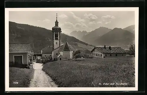 AK St. Peter, Blick auf den Ort mit Kirche und Nordkette