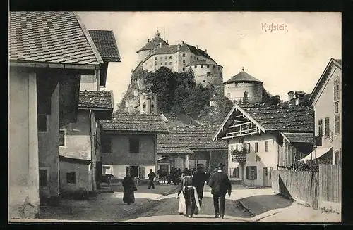 AK Kufstein, Strassenpartie mit Blick zur Festung