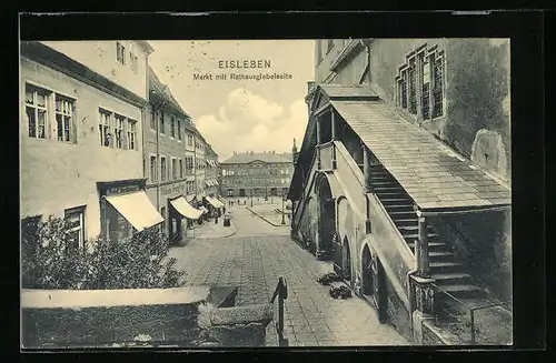 AK Eisleben, Markt mit Geschäften und Rathausgiebelseite
