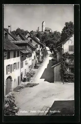 AK Hallau, Hohle Gasse mit Bergkirche