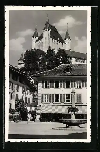AK Thun, das Schloss thront über dem Ort