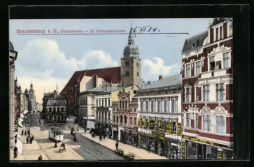 AK Brandenburg a. H., Partie in der Hauptstrasse mit Strassenbahn und St. Katharinenkirche