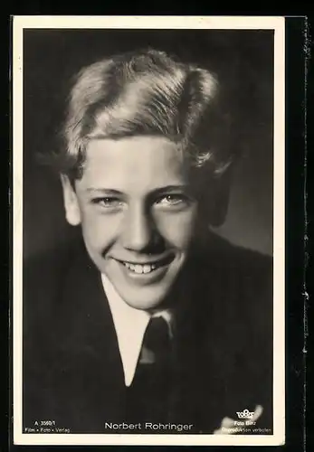 AK Schauspieler Norbert Rohringer lächelt sympathisch