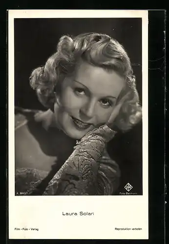 AK Schauspielerin Laura Solari mit offenen Haaren
