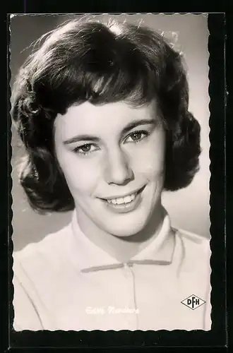 AK Schauspielerin Edith Nordberg lächelt mit den Zähnen