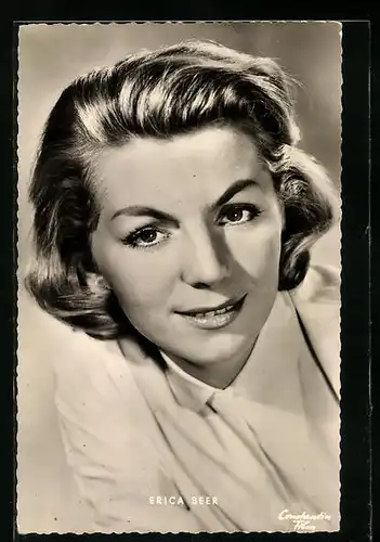 AK Schauspielerin Erica Beer mit offenen Haaren