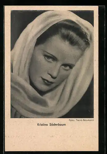 AK Schauspielerin Kristina Söderbaum mit einem Schal um den Hals